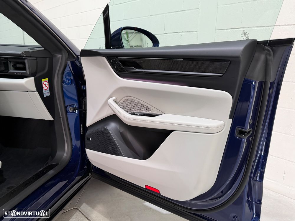 Porsche Macan Electric Turbo - 41