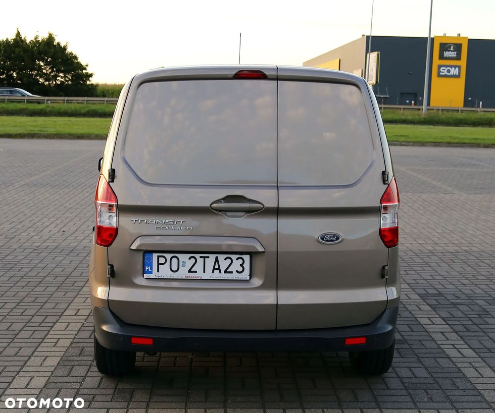 Ford Transit Courier - 9