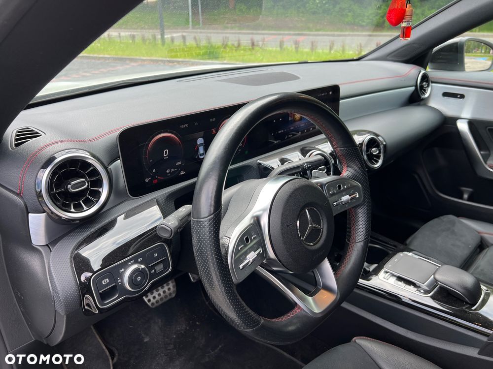 Mercedes-Benz CLA 180 7G-DCT AMG Line - 21