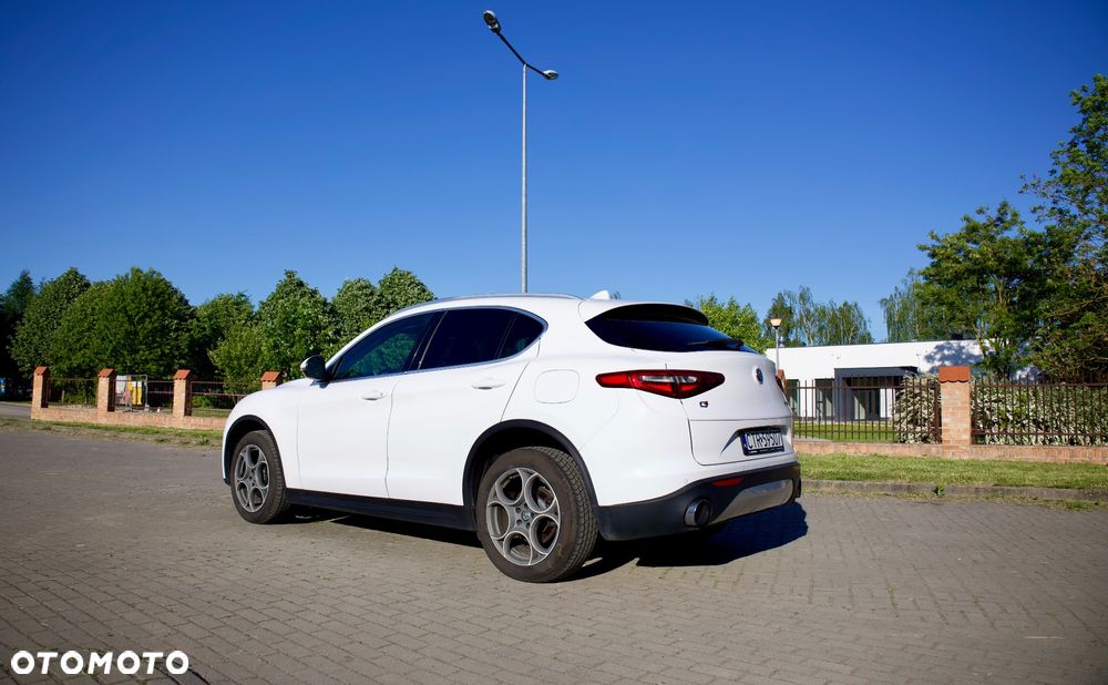 Alfa Romeo Stelvio 2.0 Turbo 16V AT8-Q4 Ti - 3