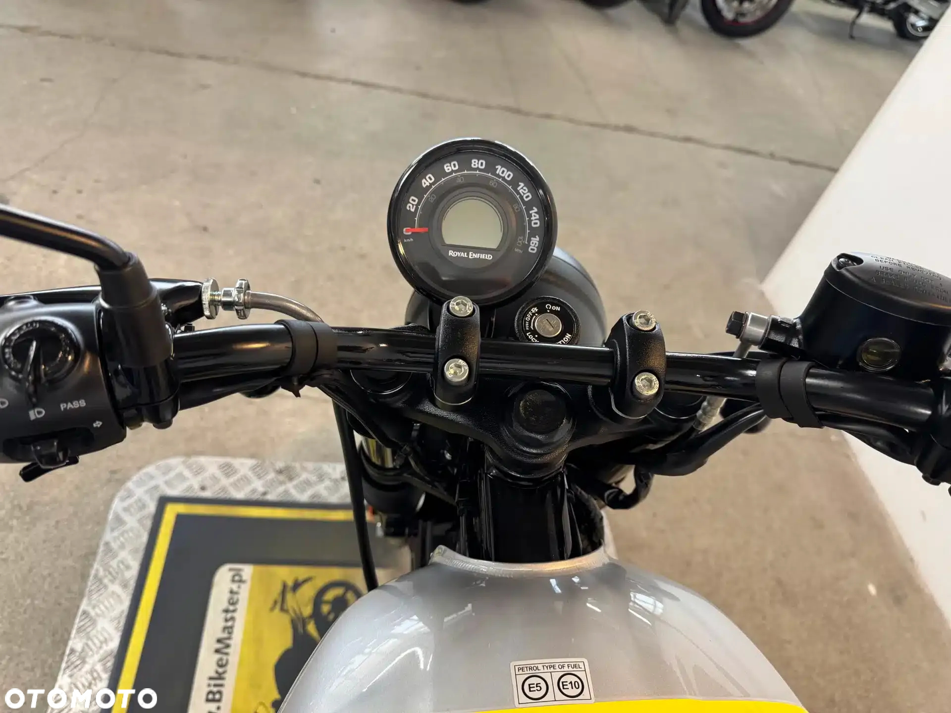 Royal Enfield HNTR - 31