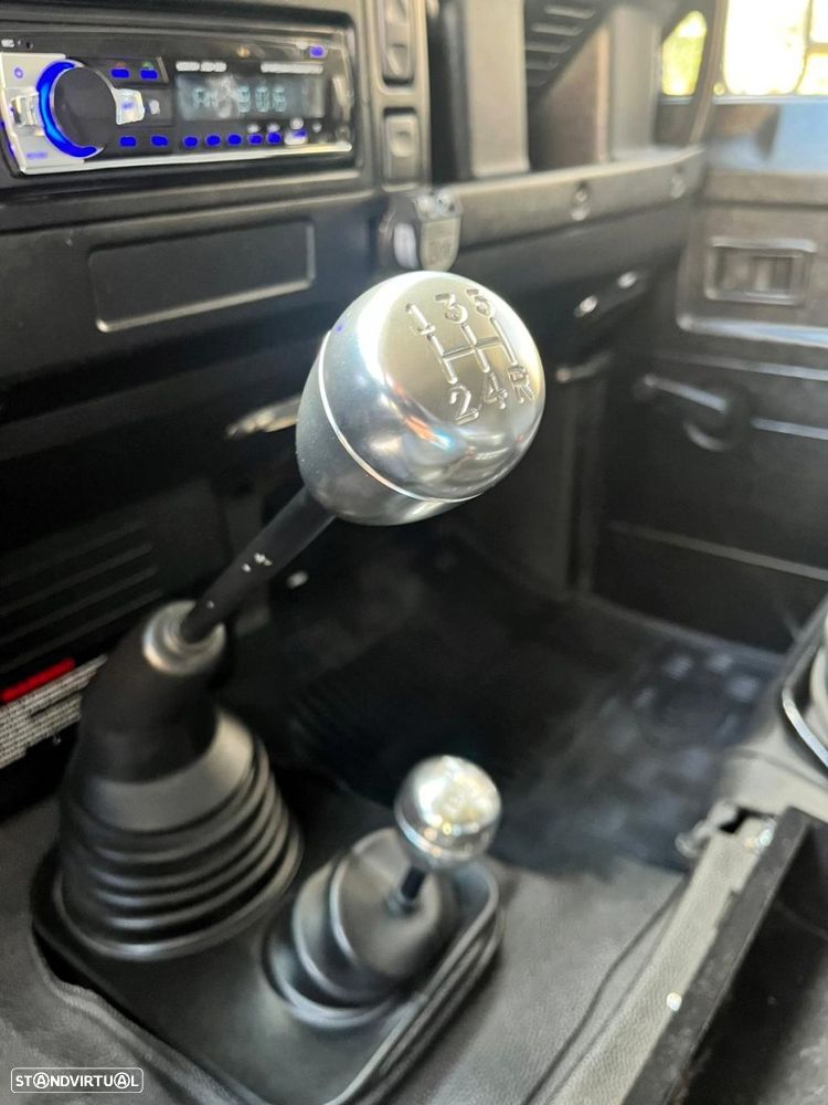 Land Rover Defender - 42