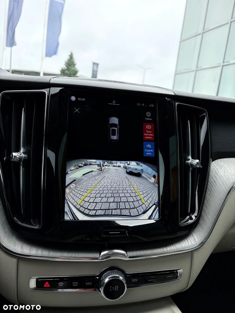 Volvo XC 60 B4 D AWD Plus Dark - 21