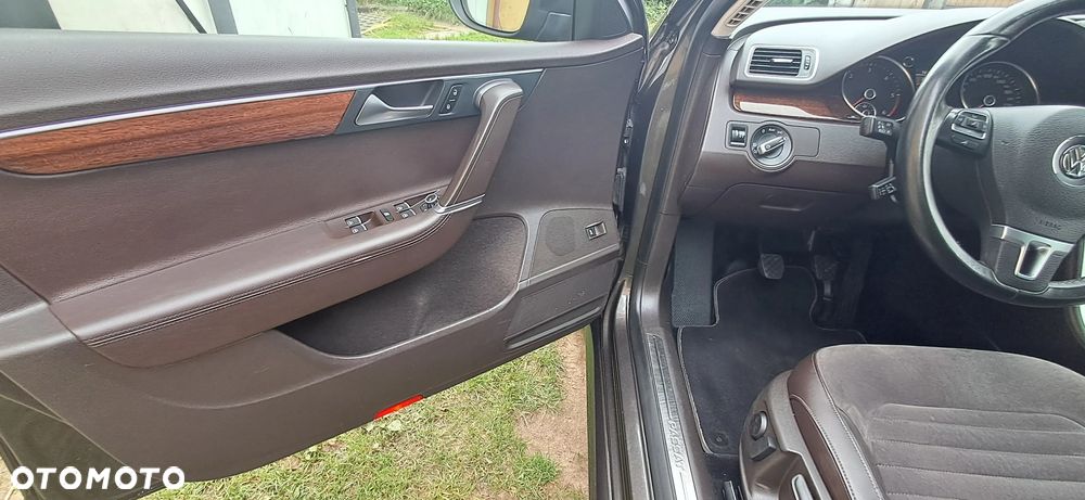 Volkswagen Passat 2.0 TDI Highline - 28