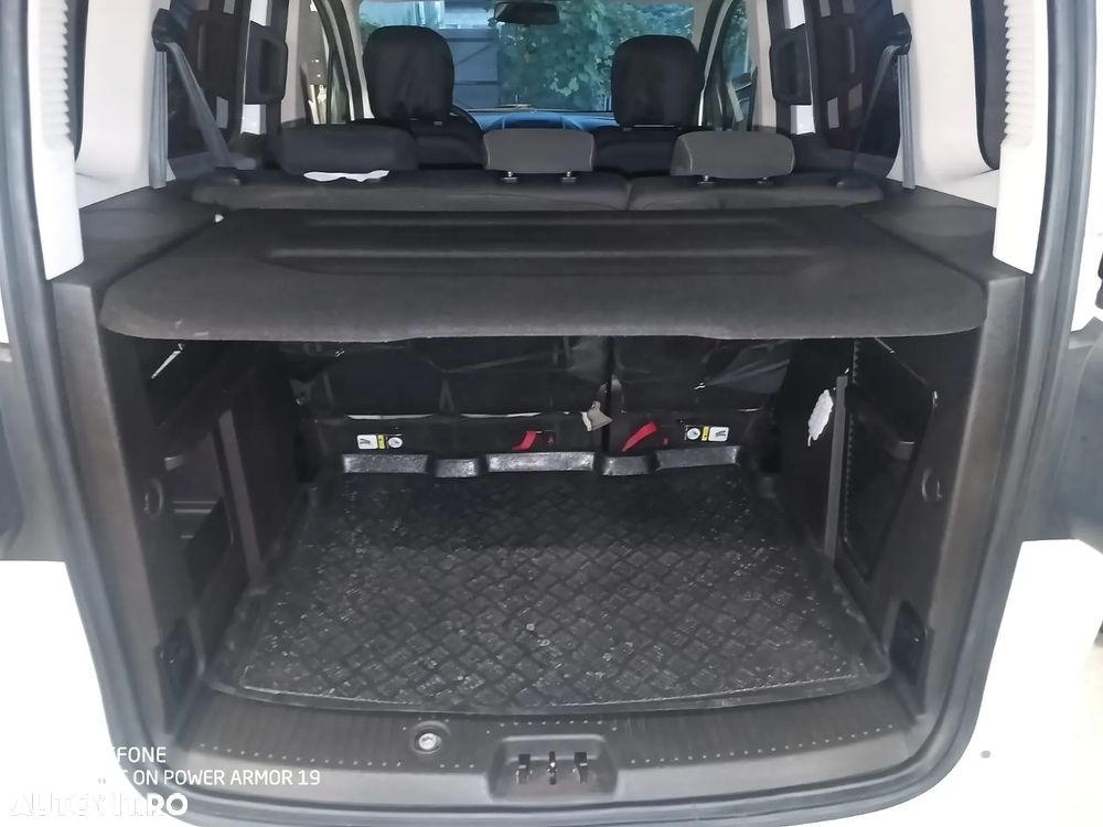 Ford Tourneo Courier - 11