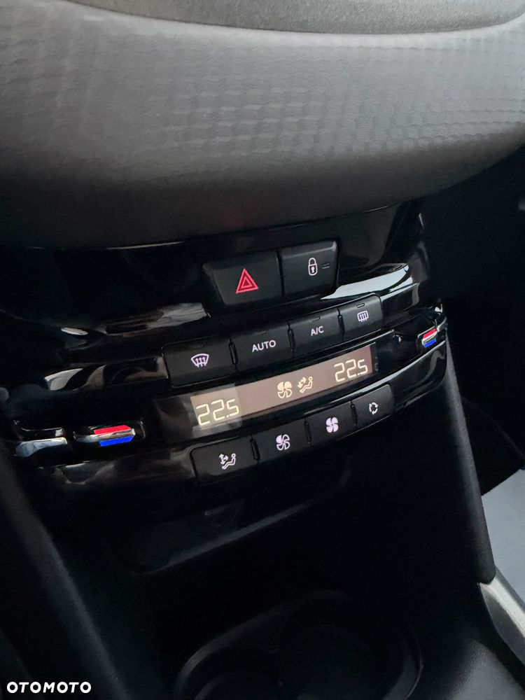 Peugeot 2008 - 32