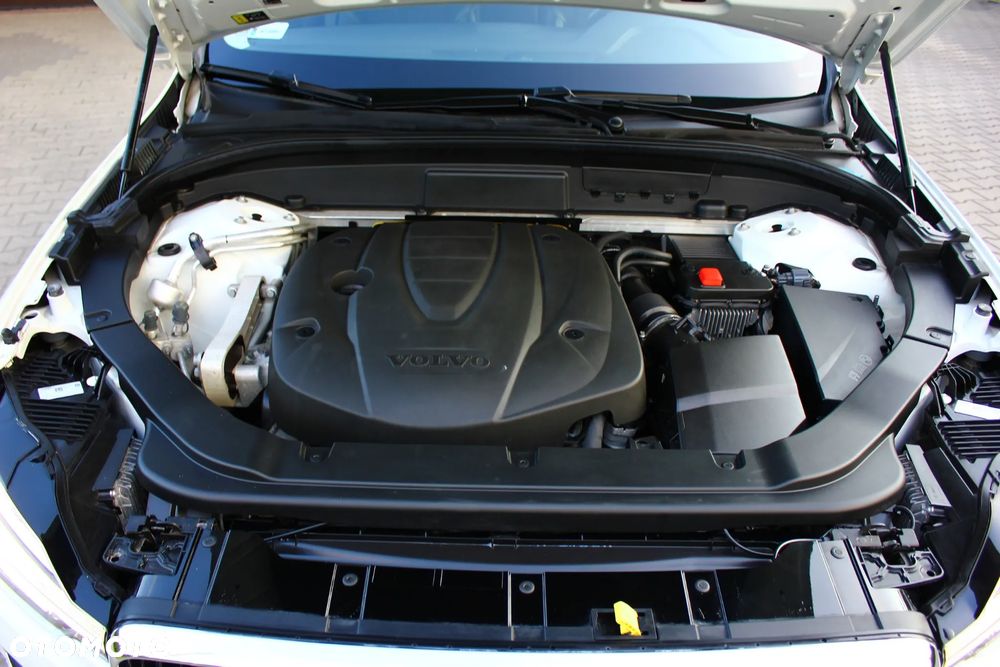 Volvo XC 60 D4 Momentum Pro - 40