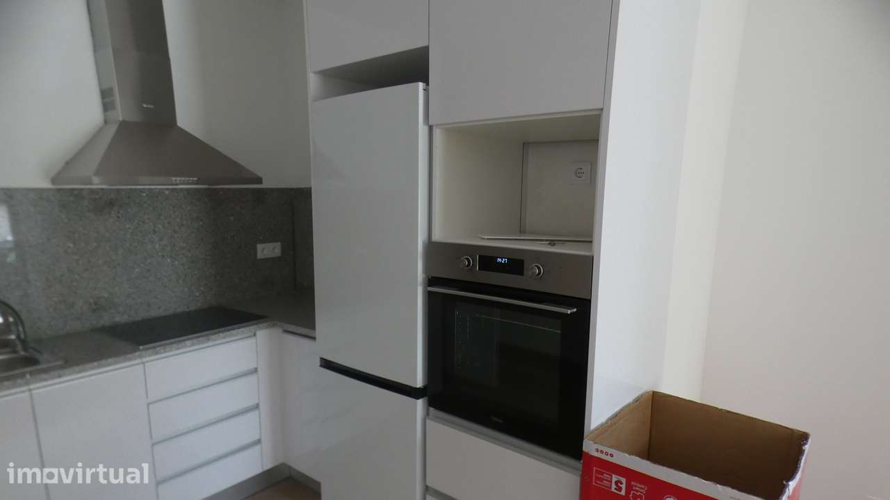 T1 Rés do Chão com Cozinha Equipada e Boa Localização - Grande imagem: 4/11