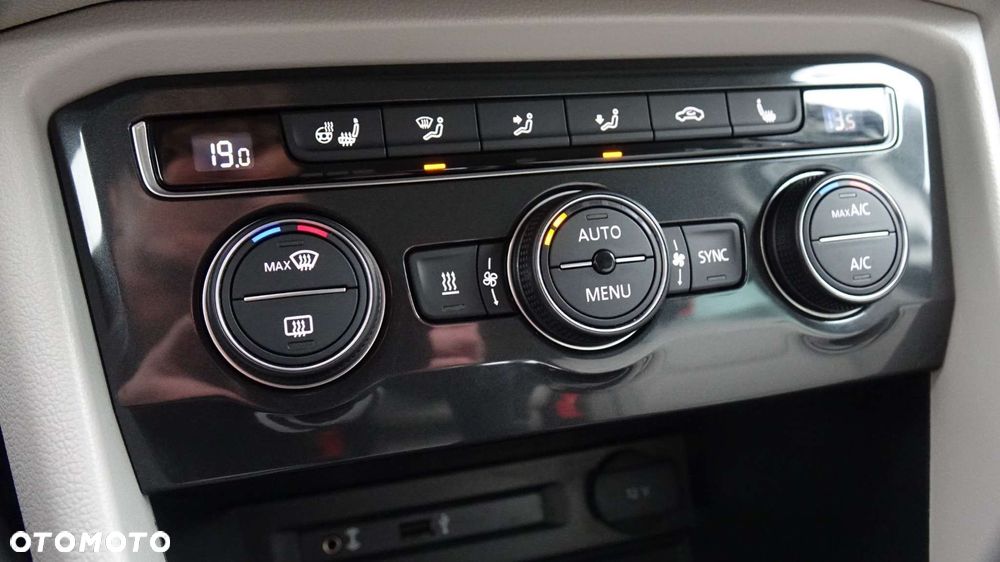 Volkswagen Tiguan - 38