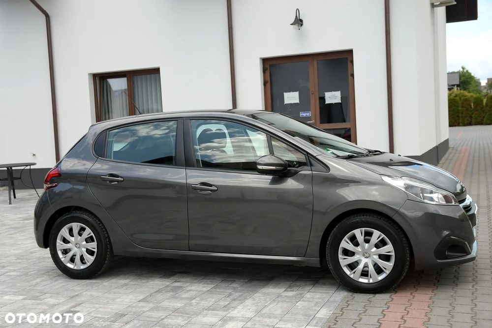 Peugeot 208 - 11