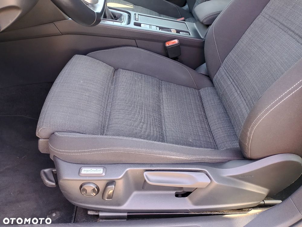 Volkswagen Passat 1.5 TSI EVO Business - 31