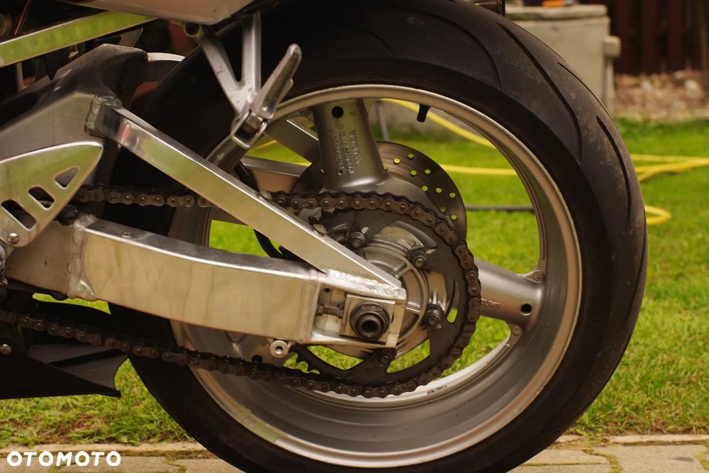 Suzuki GSX-R - 16
