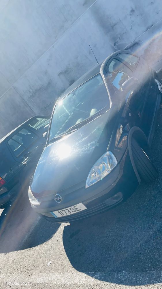 Opel Corsa 1.2 16V Confort - 2