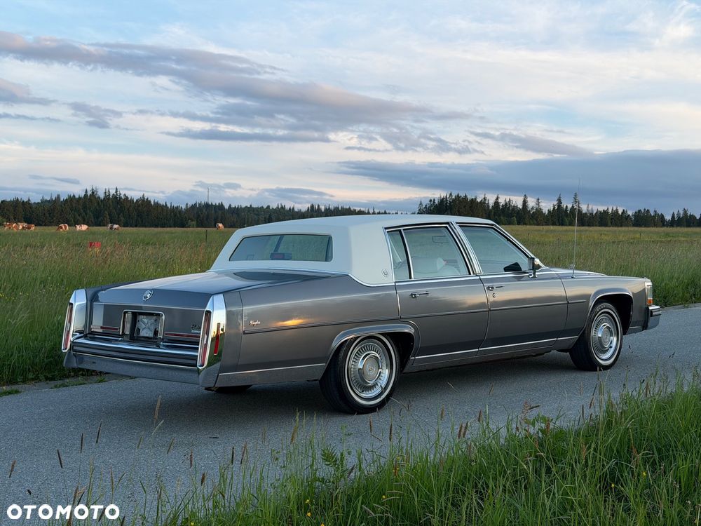 Cadillac Brougham - 10