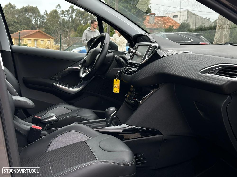 Peugeot 2008 PureTech 110 GPF Stop&Start EAT6 Allure - 5