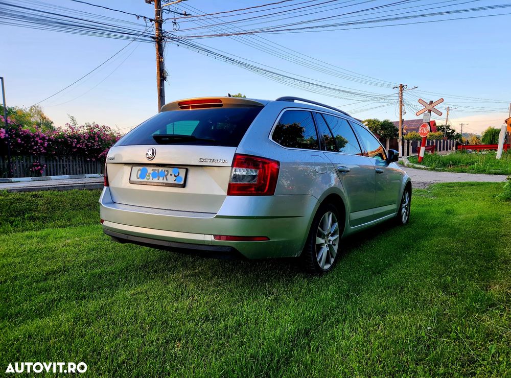 Skoda Octavia 1.6 TDI DSG Style - 3