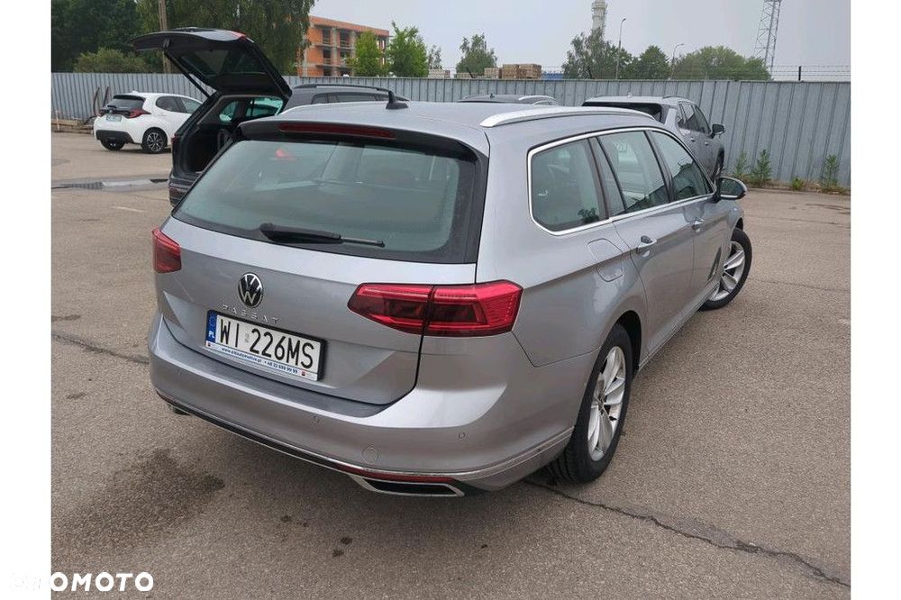 Volkswagen Passat Variant 2.0 TDI EVO Elegance DSG - 3