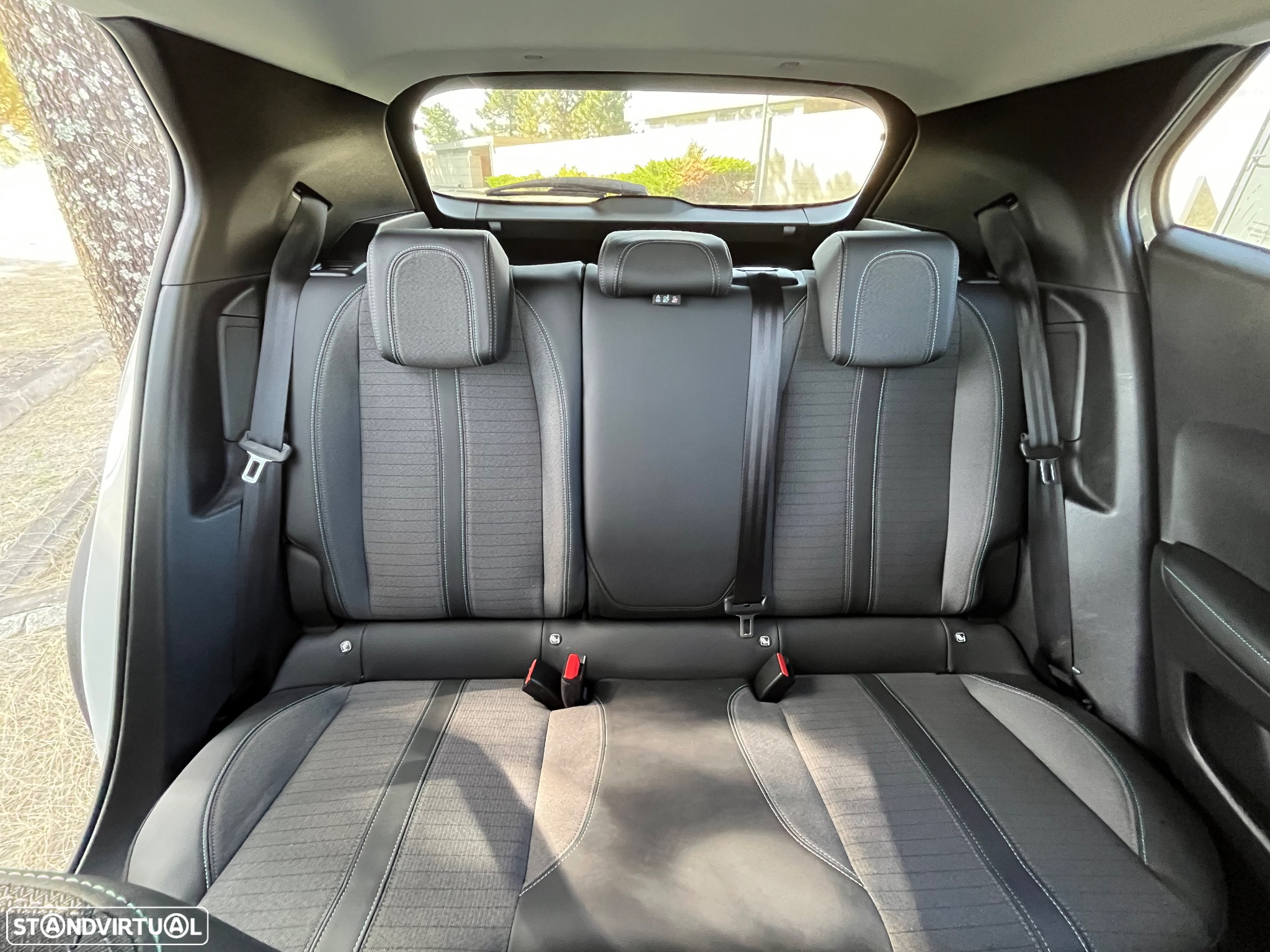 Peugeot e-2008 50 kWh Allure Pack - 23
