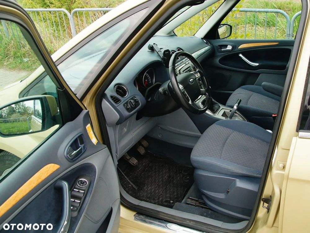 Ford Galaxy 2.0 Ghia - 13
