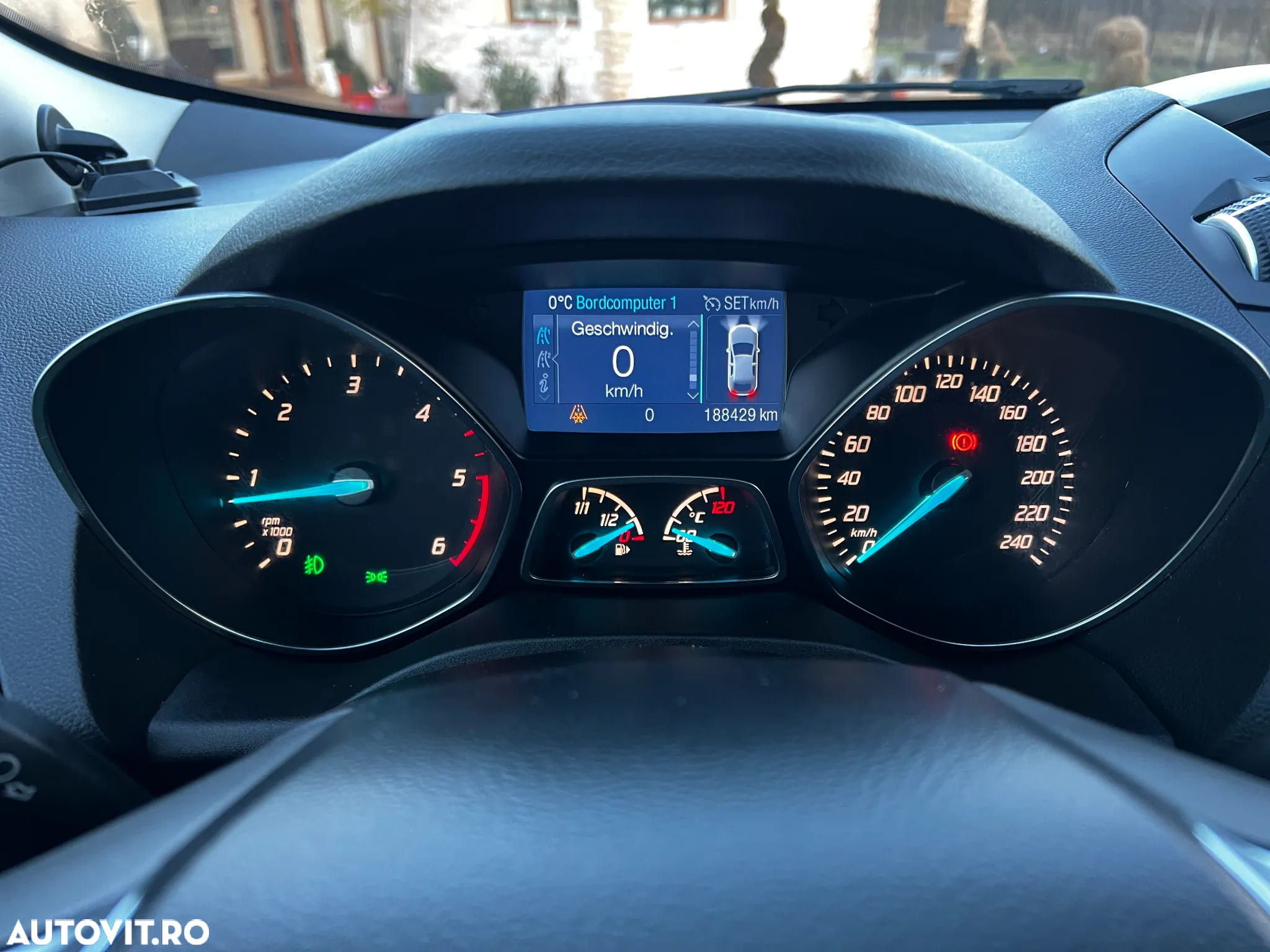 Ford Kuga 2.0 TDCi 2WD ST-Line - 25