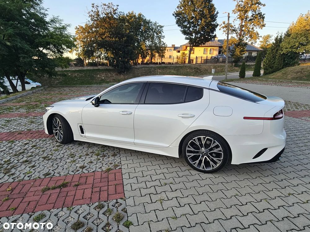 Kia Stinger - 10