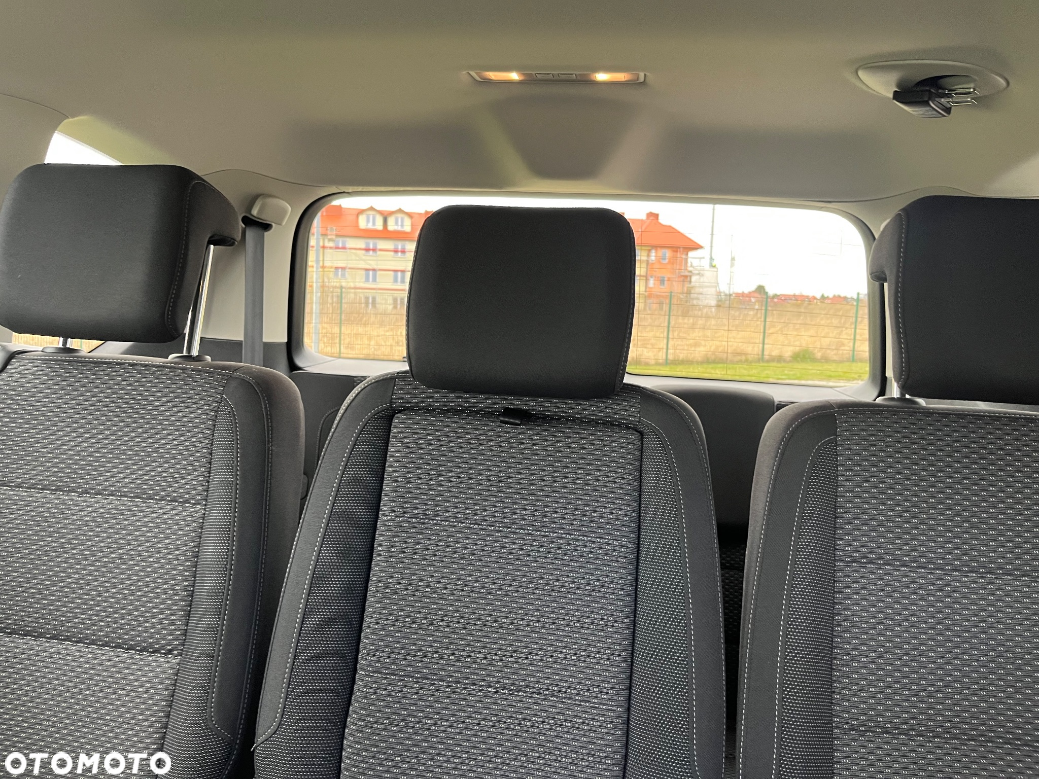 Volkswagen Touran 2.0 TDI SCR DSG Comfortline - 35