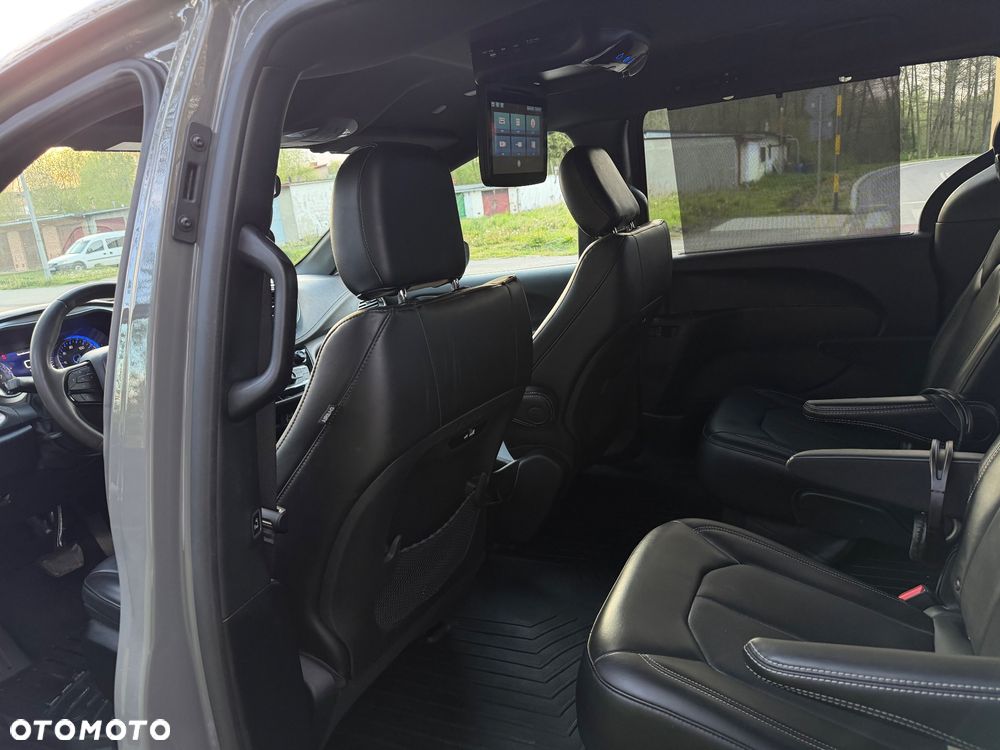 Chrysler Pacifica - 28