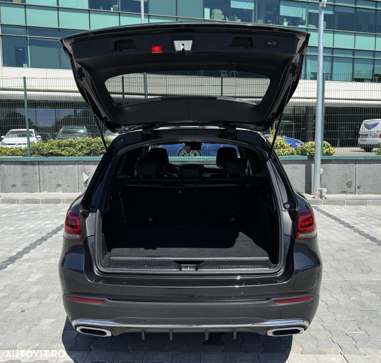 Mercedes-Benz GLC 300 e 4MATIC - 28