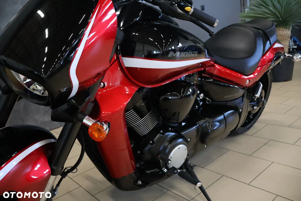 Suzuki Intruder - 32