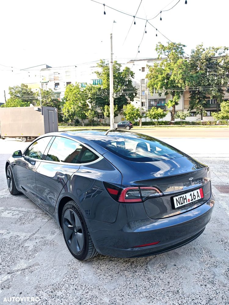 Tesla Model 3 - 7