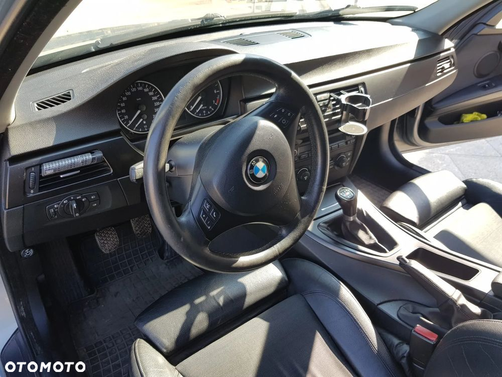 BMW Seria 3 320i - 11