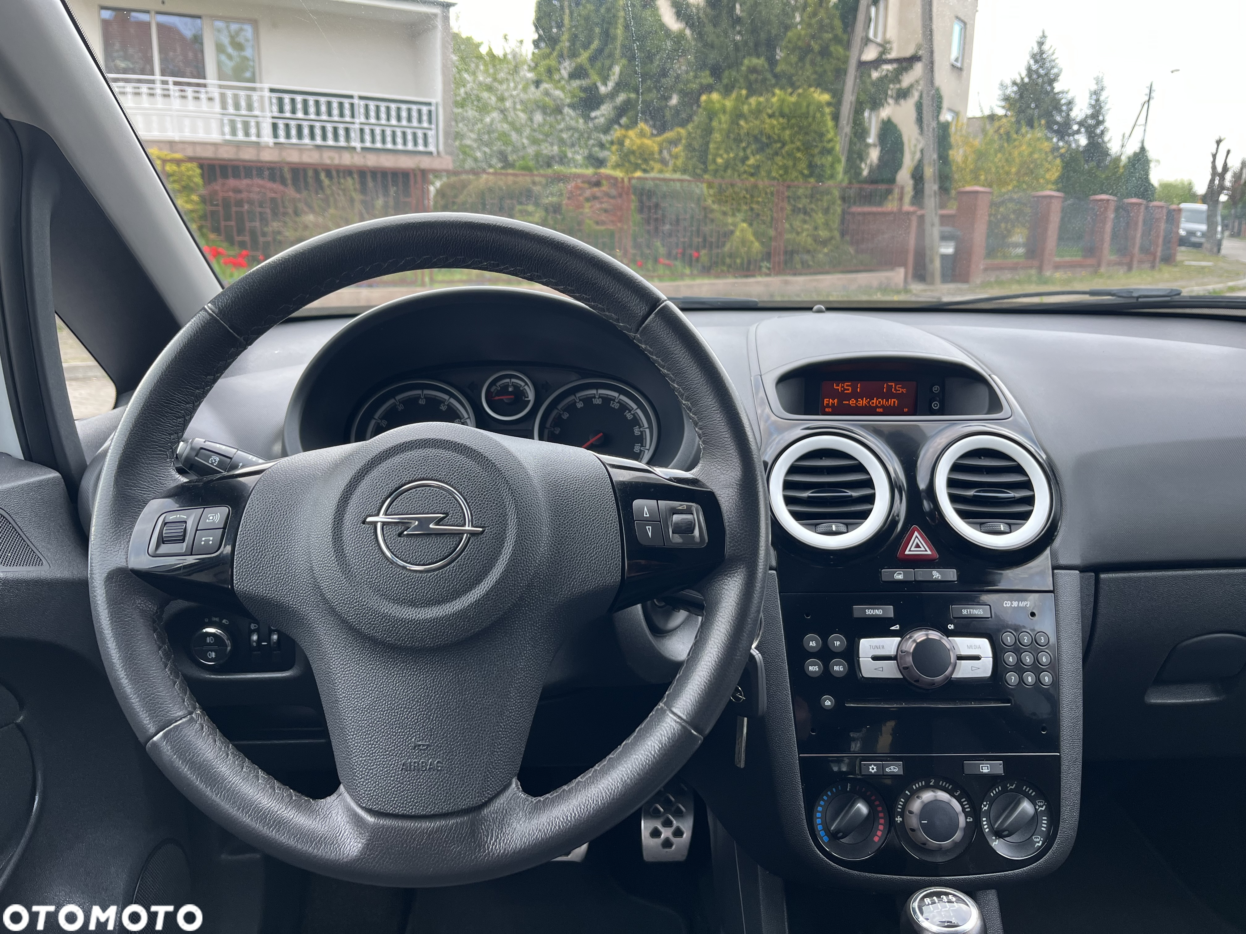 Opel Corsa 1.2 16V Edition 150 - 8