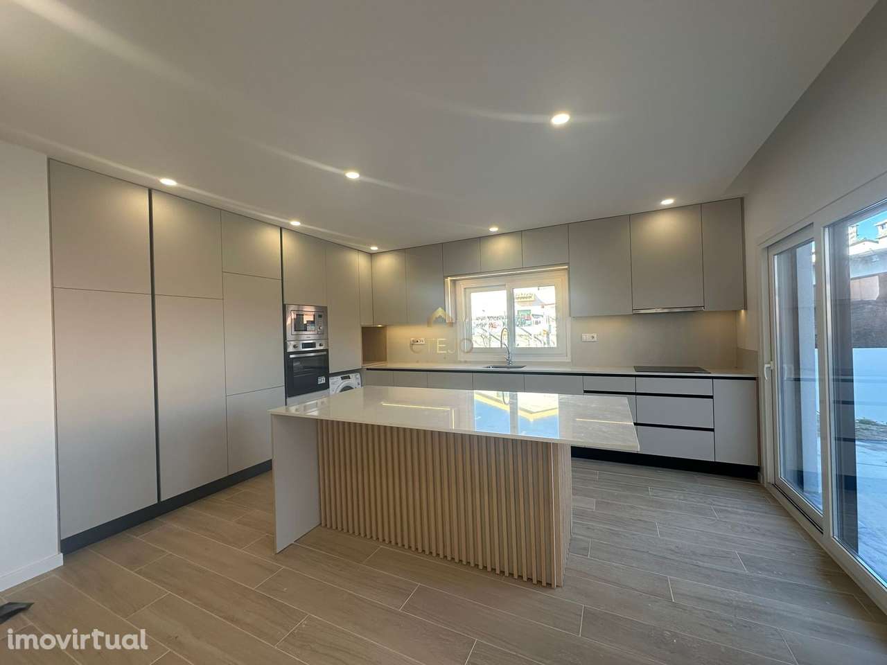 NOVA CONSTRUÇÃO  MORADIA   ISOLADA  T4  MOITA   SETUBAL - Grande imagem: 4/33