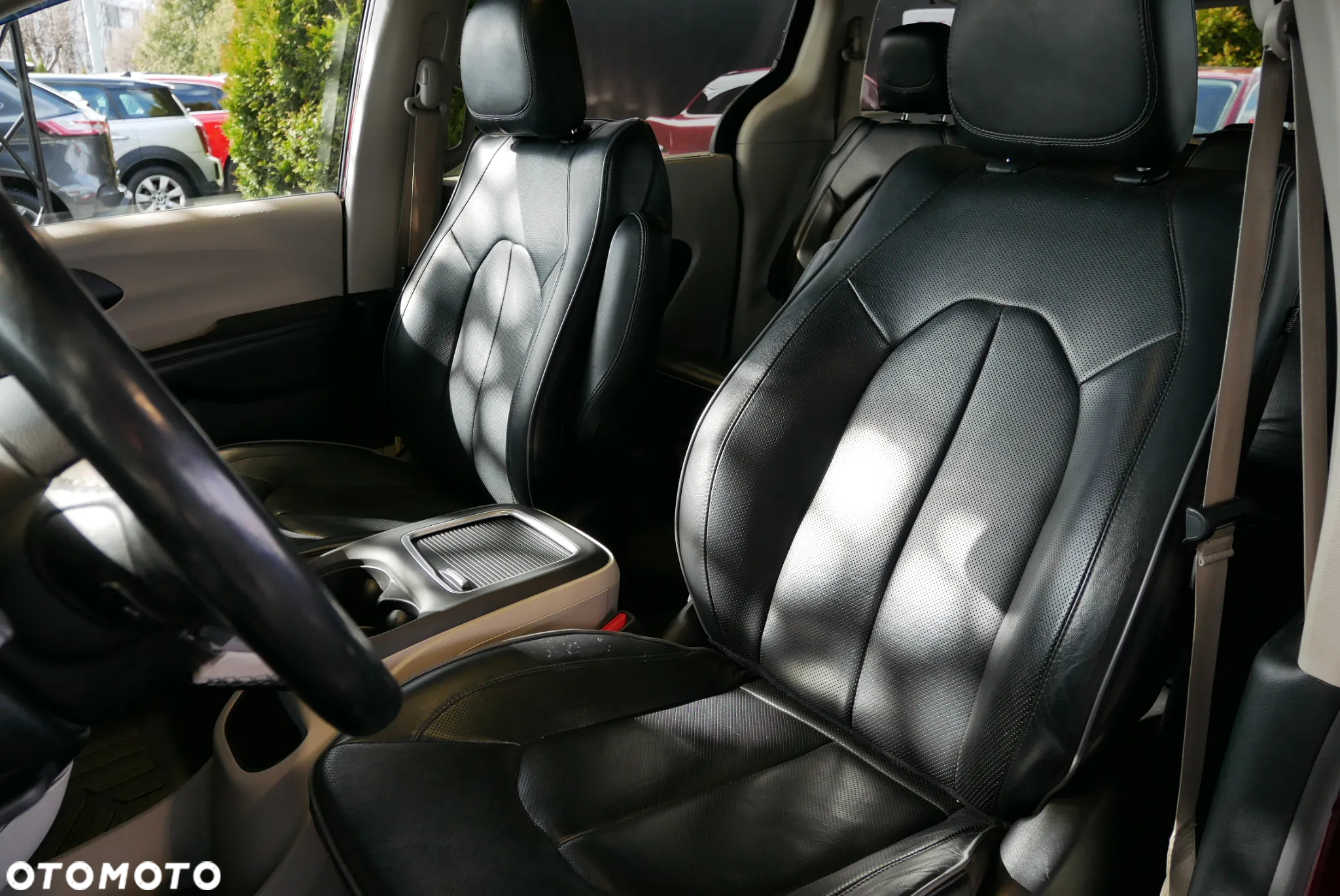 Chrysler Pacifica - 12