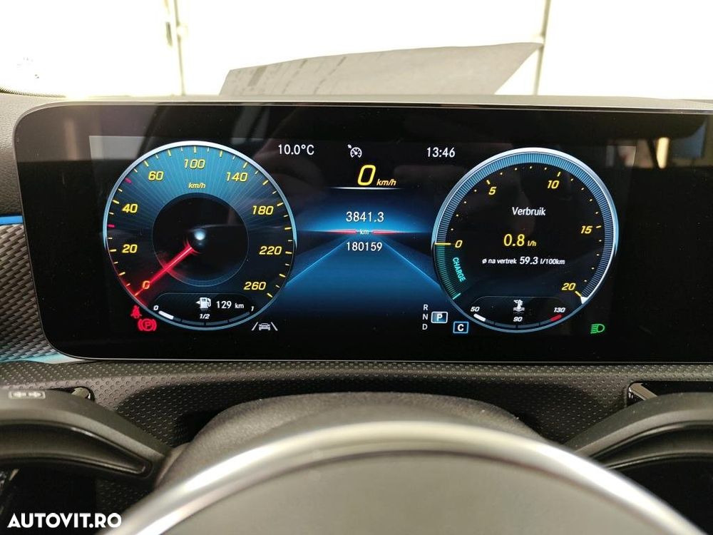 Mercedes-Benz A 180 7G-DCT Special Edition - 13