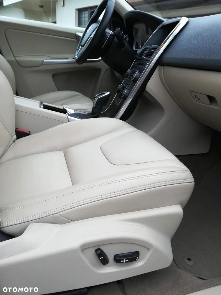 Volvo XC 60 T6 AWD Momentum - 18