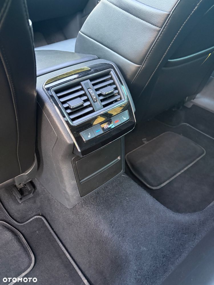 Skoda Superb 2.0 TDI 4x4 DSG L&K - 31