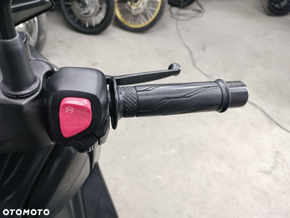 Yamaha X-max - 11