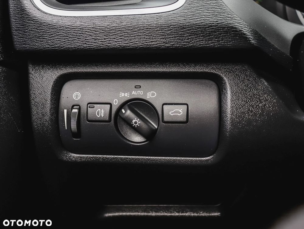 Volvo V40 D2 Drive-E Momentum - 25