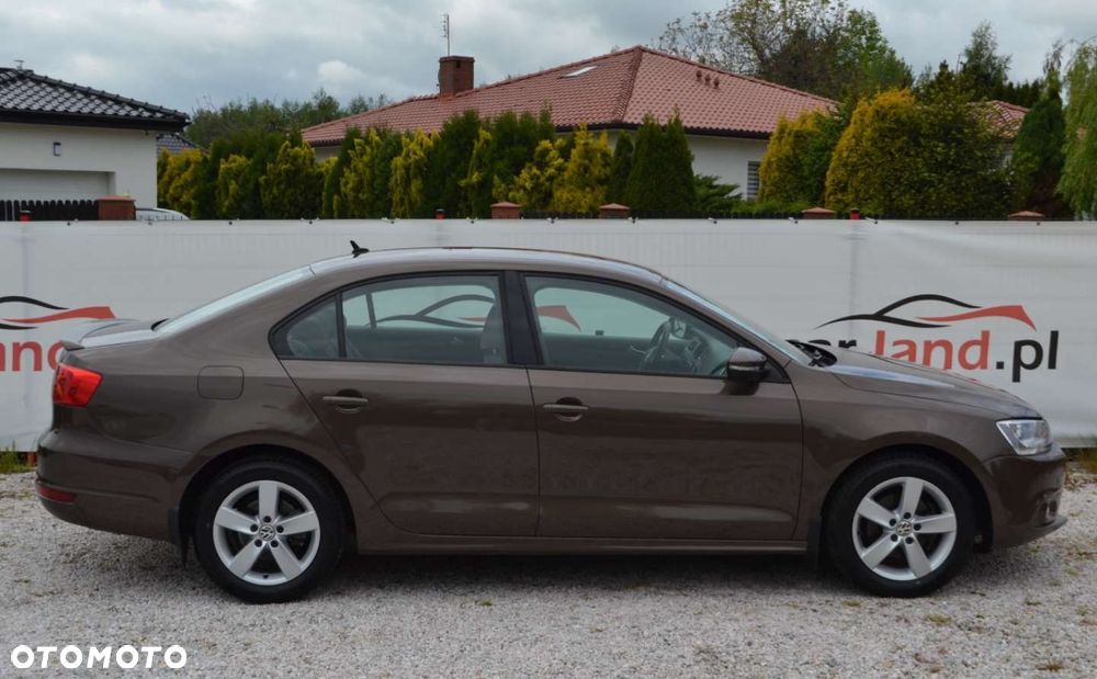 Volkswagen Jetta - 17