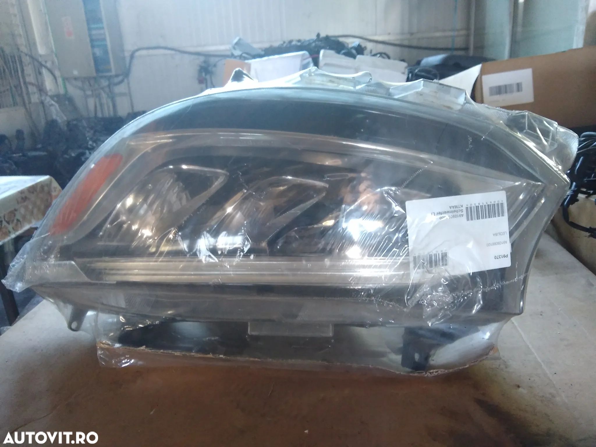 Far dreapta Mercedes W907 - 1