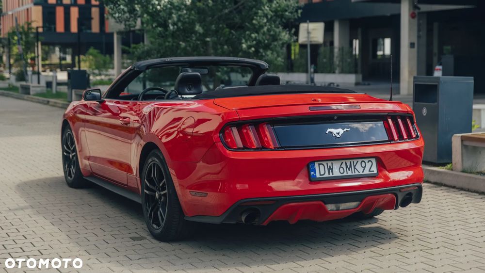 Ford Mustang - 4