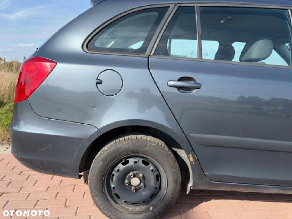 Skoda Fabia 2009 photo 5