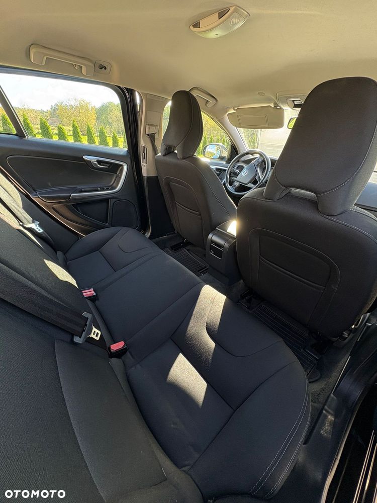 Volvo V60 D2 Drive-E Momentum - 22