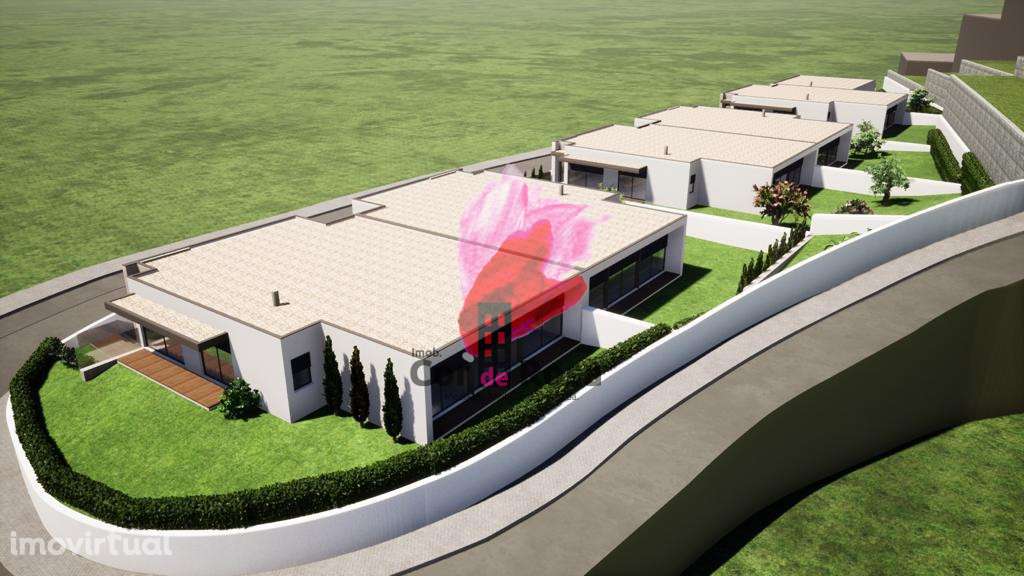 Moradias geminadas tipo T3 + 2 em zona residencial com piscina- A... - Grande imagem: 4/4