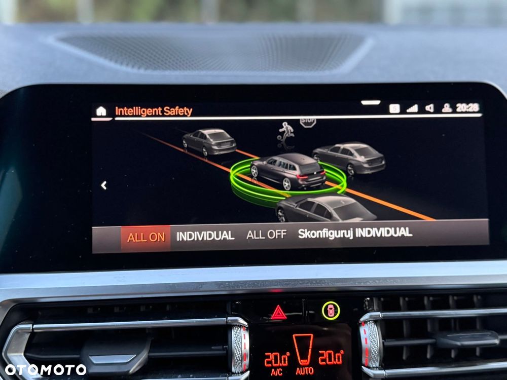 BMW Seria 3 320d Touring xDrive M Sport - 35