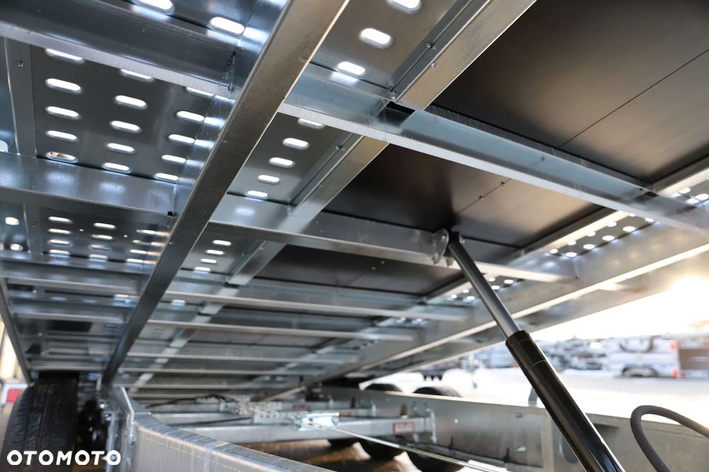 TEMARED /MARTZ CARKEEPER 5820/3 3,5T 580x207cm, Uchylna hydraulicznie , Wypełnienie sklejka+blachy alu, 3 osie, DMC 3500kg ,koła 10 - 23