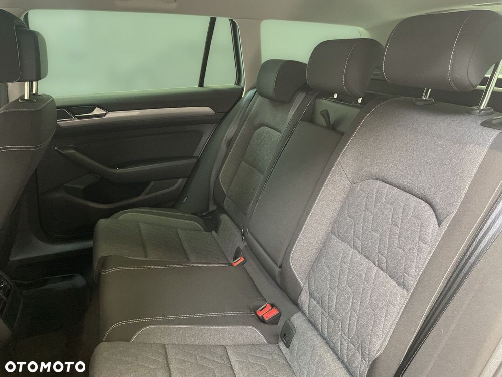 Volkswagen Passat - 32
