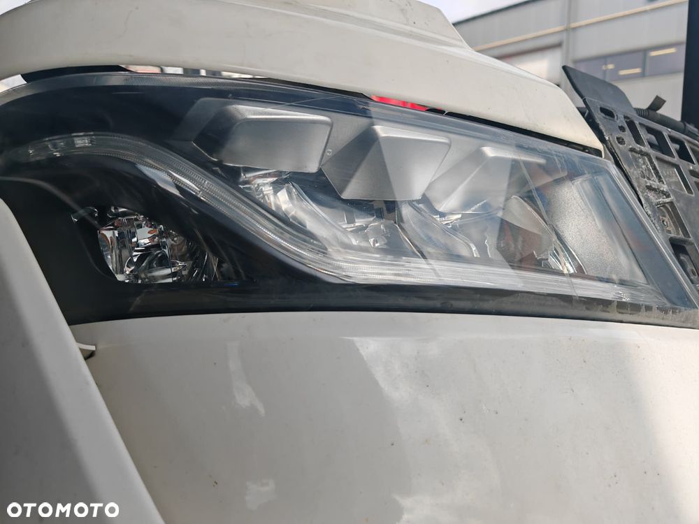 IVECO STRALIS S-WAY FULL LED PRAWY REFLEKTOR LAMPA 58028452580 - 2