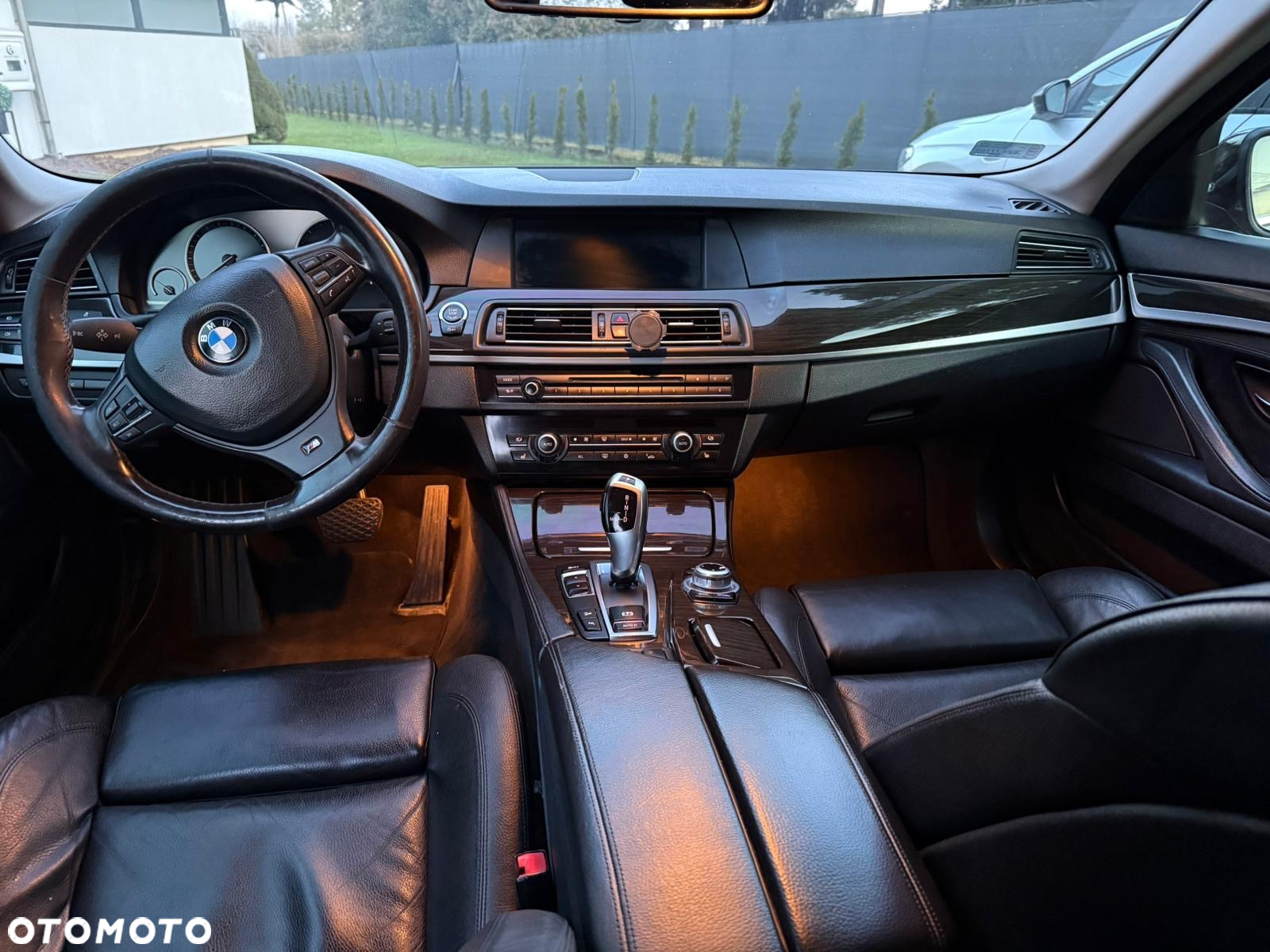 BMW Seria 5 530d xDrive Touring Luxury Line - 9